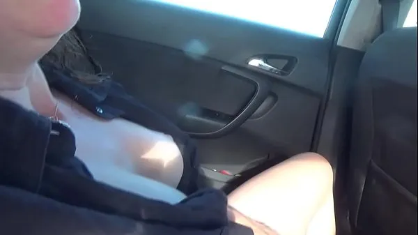 Grote FUCKING A BITCH IN THE CAR warme buis