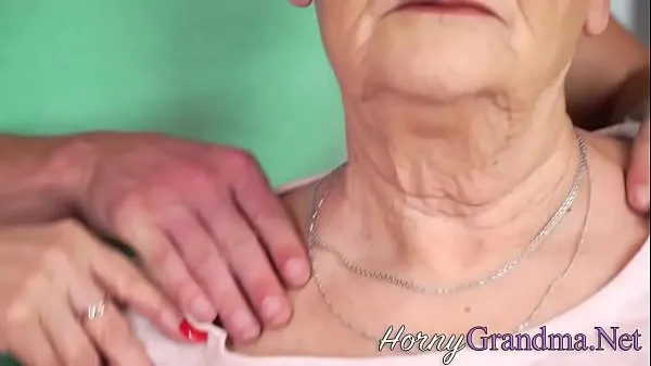 Stort Pussy licked grandmother varmt rör
