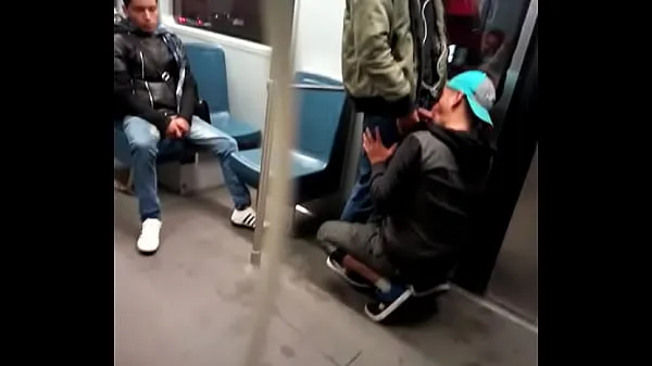 Nagy Blowjob in the subway meleg cső