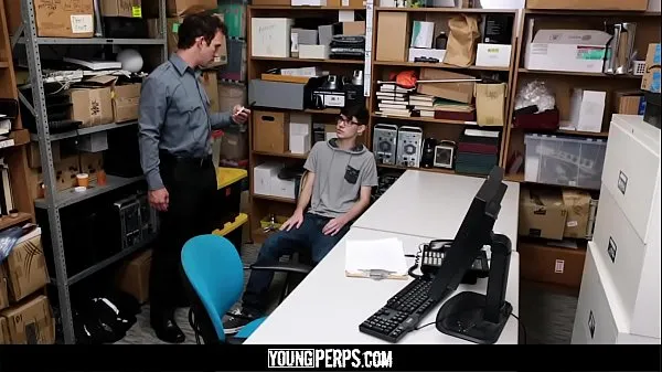 YoungPerps - Nerdy Twink Railed Out By A Security Guard أنبوب دافئ كبير