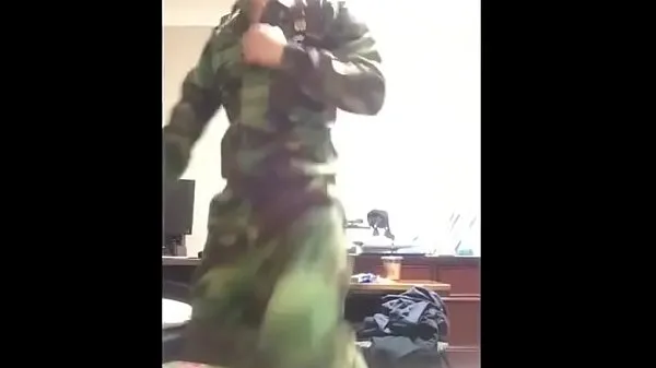 Nagy Korean soldier cum meleg cső