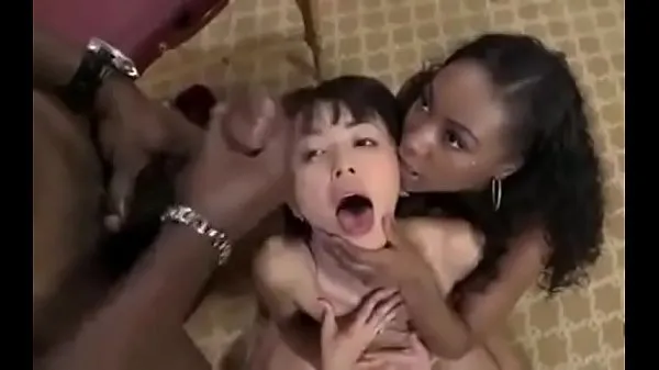 Grote Japanese Masseuse Gets Fucked By Black Couple warme buis