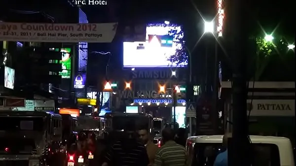 Velika Walking Street 2 Pattaya Thailand topla cev