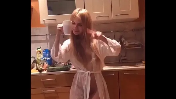 Stort Alexandra naughty in her kitchen - Best of VK live varmt rör