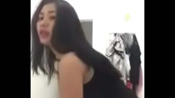 Velká Vietnamese girl shows hot hang teplá trubice