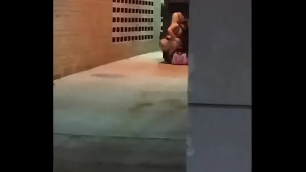 Grote Hooker Sucking Dick In An Alley warme buis