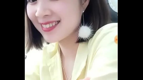 Μεγάλος Dang Quang Watch's sister deliberately revealed her breasts θερμός σωλήνας