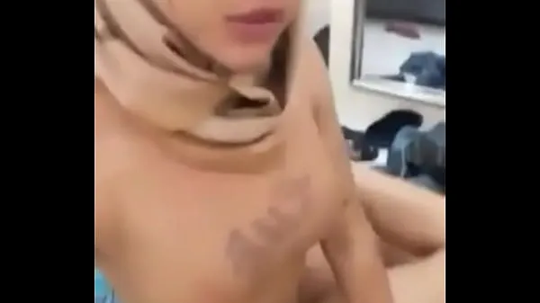 Grande Travesti muçulmano indonésio sendo fodido por um cara de sorte tubo quente