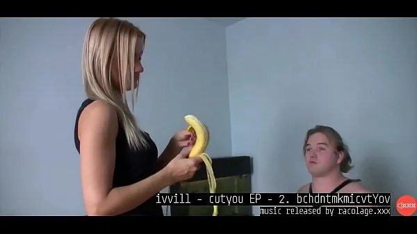 Gran Elegante amante de la dominación femenina aplastando la música de plátano por ivvilltubo caliente