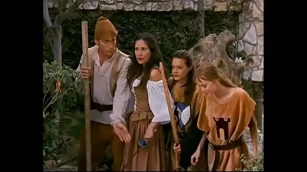 Veľká Susan Hale in The Virgins of Sherwood Forest teplá trubica