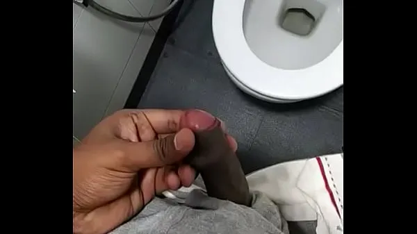 Masturbation in toilet أنبوب دافئ كبير