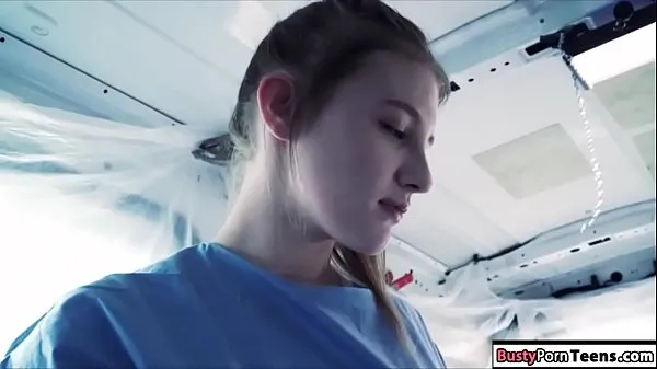 Grote Sexy nurse fucked inside an ambulance warme buis