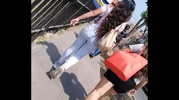 Rich ass of a college girl from Los Olivos in tight jean أنبوب دافئ كبير