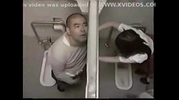 Stort Teacher fuck student in toilet varmt rør