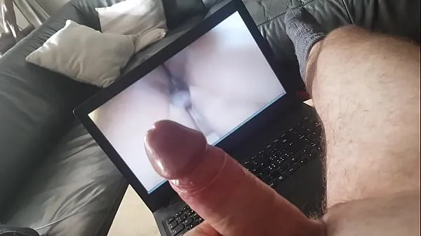Grote Getting hot, watching porn videos warme buis