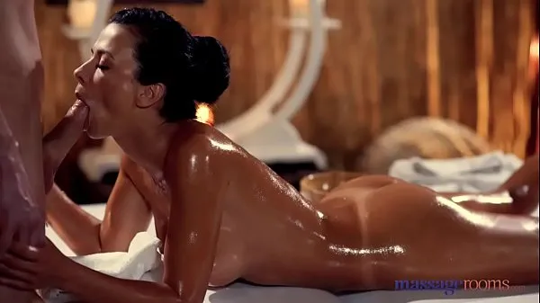 Velká Massage Rooms Sexy brunettes hot tight slick tanned body fucked teplá trubice
