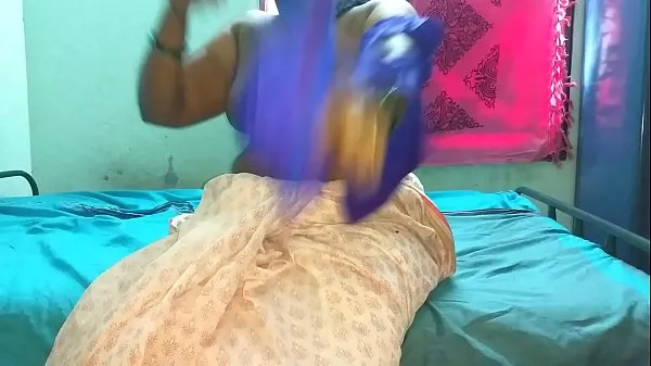 Slut mom plays with huge tits on cam Tiub hangat besar