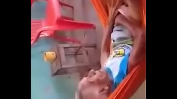Stort Grandmother in the hammock varmt rör
