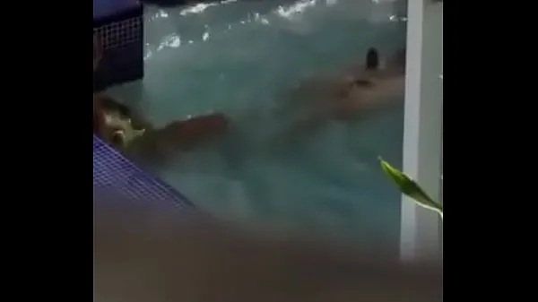 Büyük from San Pedro de Macoris swimming in the pool sıcak Tüp
