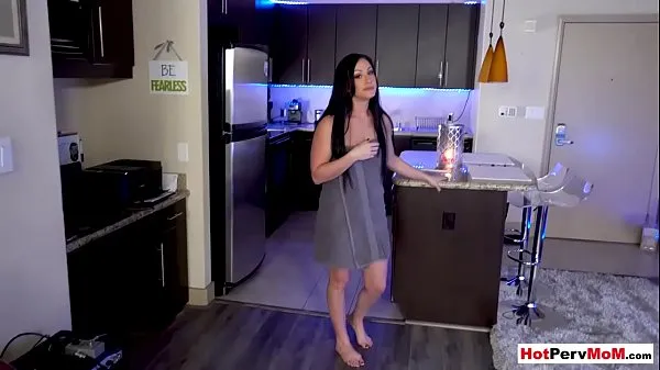 큰 MILF stepmom shows teen stepdaughter how to suck a cock 따뜻한 튜브