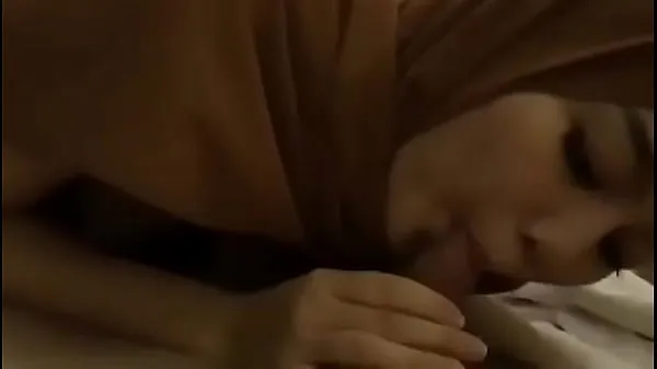 Stort cute hijab blowjob varmt rør