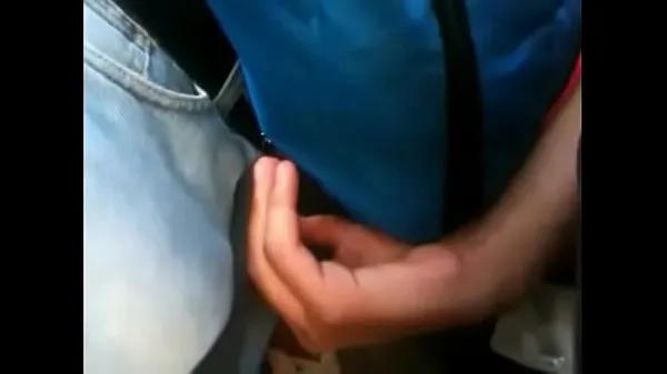Μεγάλος grabbing his bulge in the metro θερμός σωλήνας