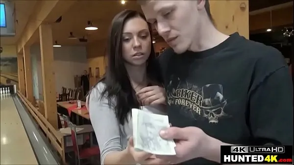 Grote Reluctant Teen Fucks Stranger For Cash While Boyfriend Watches warme buis