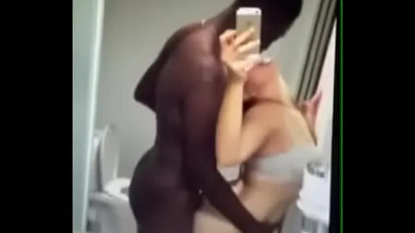Ống ấm áp White woman records herself with a black dick lớn