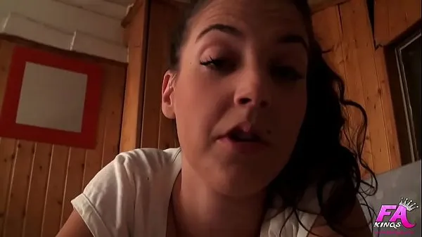 Stort 18yo petite teen Vanessa knows how to get free stuff from dudes in her 'hood varmt rør