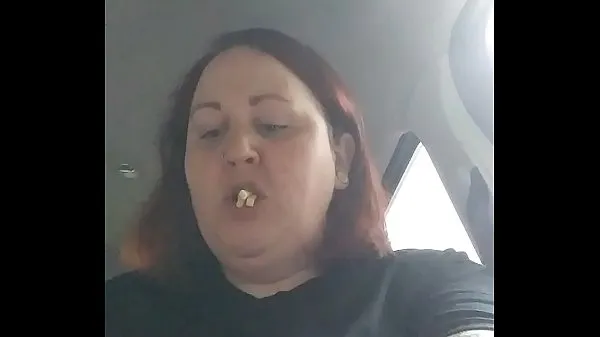 Velká Chubby bbw eats in car while getting hit on by stranger teplá trubice