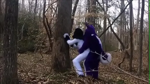 Velika Fursuit Couple Mating in Woods topla cev