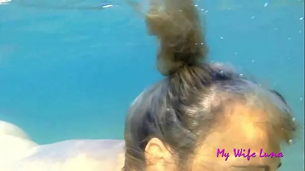 Stort This Italian MILF wants cock at the beach in front of everyone and she sucks and gets fucked while underwater varmt rör