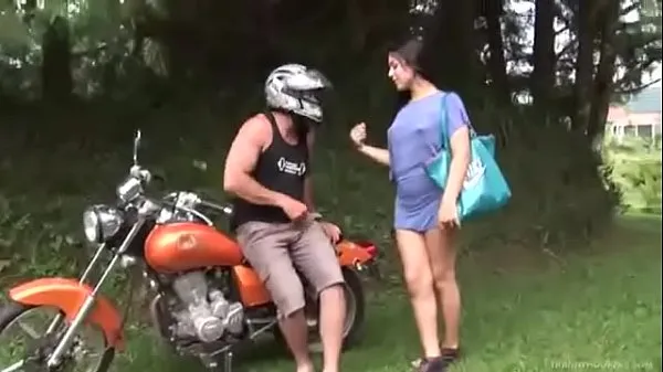 There was no way to pay the biker, and he paid for the hot sex Tiub hangat besar