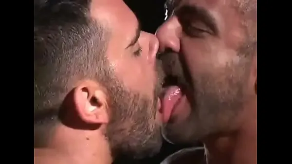 The hottest fucking slurrpy spit kissing ever seen - EduBoxer & ManuMaltes Tiub hangat besar