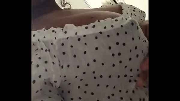 Grote Wet shirt tits tease warme buis
