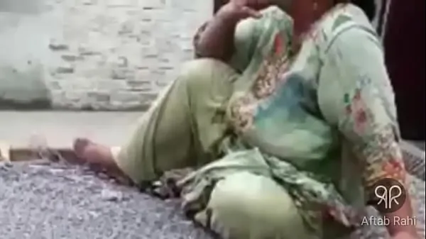 Stort Desi Hot Pakistani Aunty Smoking varmt rør