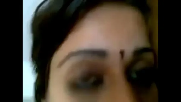 Большая Индийская банкирская девушка 2 перед камерой в любительском видео теплая трубка