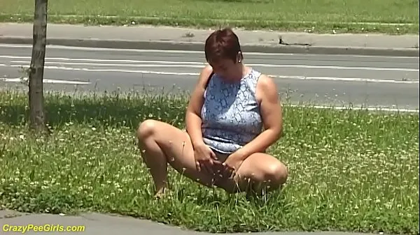 Μεγάλος redhead bbw milf peeing in public θερμός σωλήνας