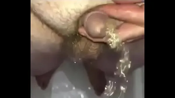Grote Little dick pissing everywhere warme buis