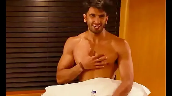 Stort Ranveer Singh Nude varmt rør