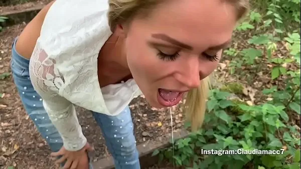 Velika Blowjob and fucking in the forest topla cev