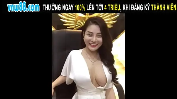 Beautiful Girl With Big Boobs Live Stream Showing Her Breasts أنبوب دافئ كبير