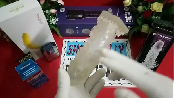 Büyük condom attached to the old girl's butterfly sıcak Tüp