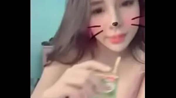 The sister revealed her breasts on Uplive livestream Tabung hangat yang besar