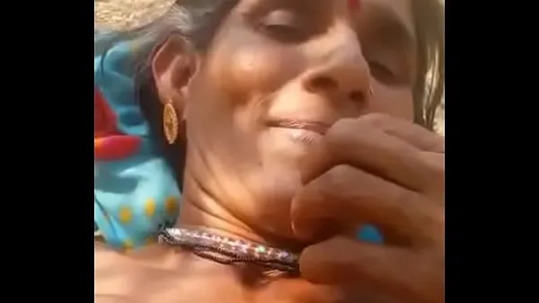 Μεγάλος Desi village aunty pissing and fucking θερμός σωλήνας