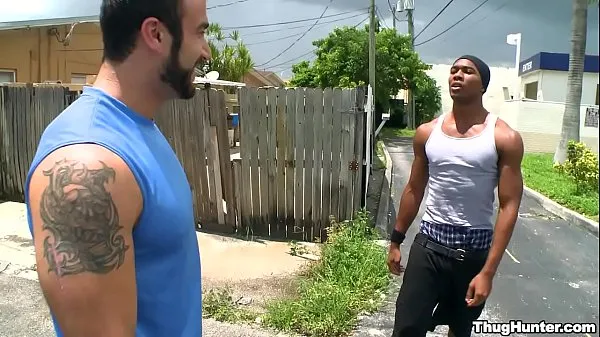 Große THUG HUNTER - Black Thug Sean Xavier Lawrence vs. White Bear Spencer Reedwarme Röhre