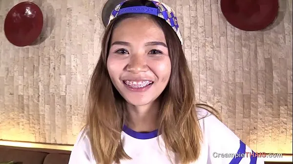 Stort Thai teen smile with braces gets creampied varmt rør
