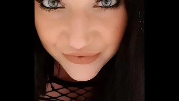 Stort up close and personal with harmony reigns stare deep into her pretty blue eyes and hear her sexy british accent varmt rør