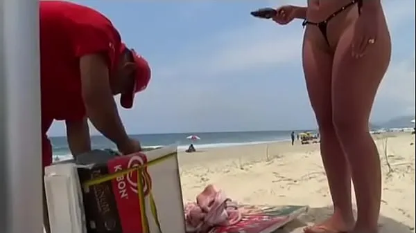 Nagy showing off on the beach meleg cső