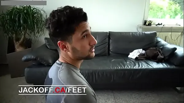 Große Zwei arabische Jungen demütigen einen Fußsklavenwarme Röhre